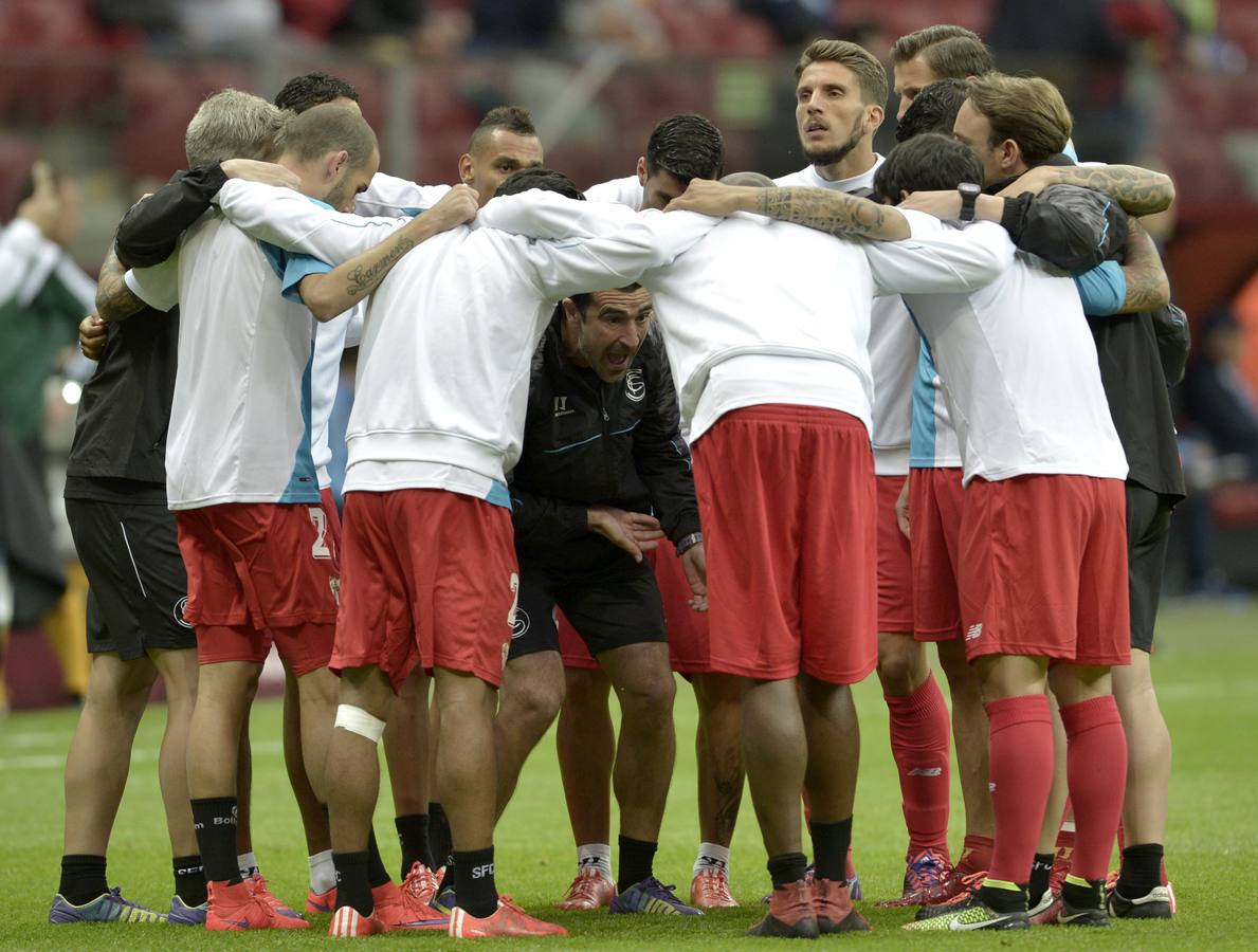 La piña del Sevilla antes de la final.