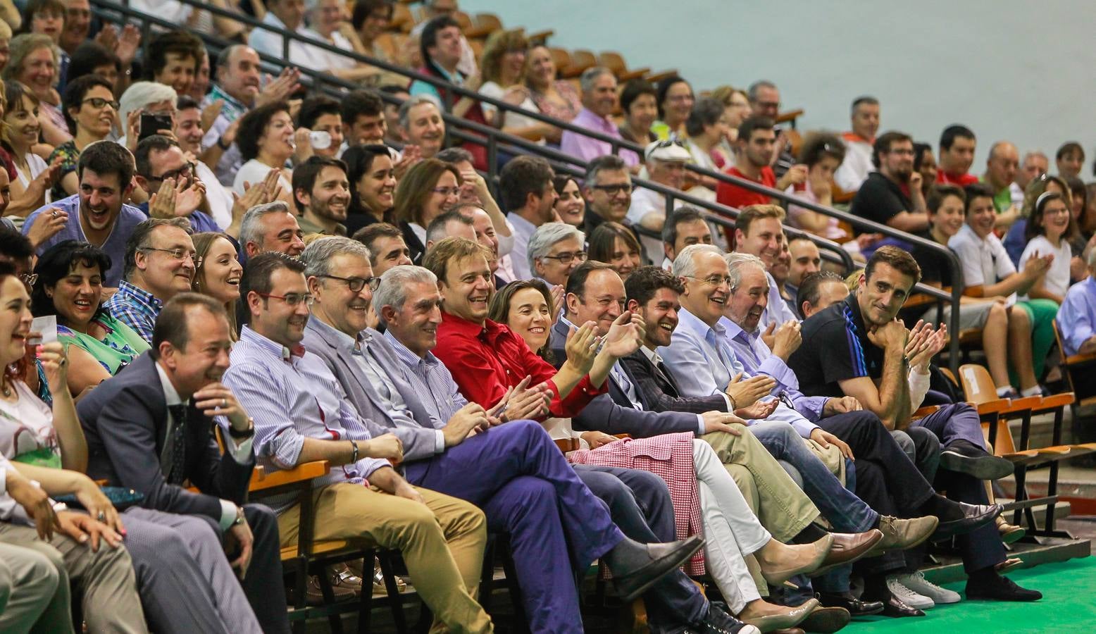 Titín y sus amigos llenan el Adarraga de pelotazos solidarios