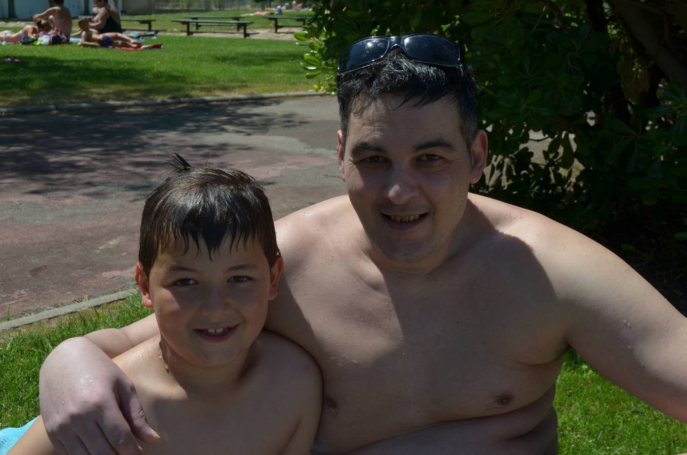 El público disfruta en la inauguración de las piscinas de Calahorra