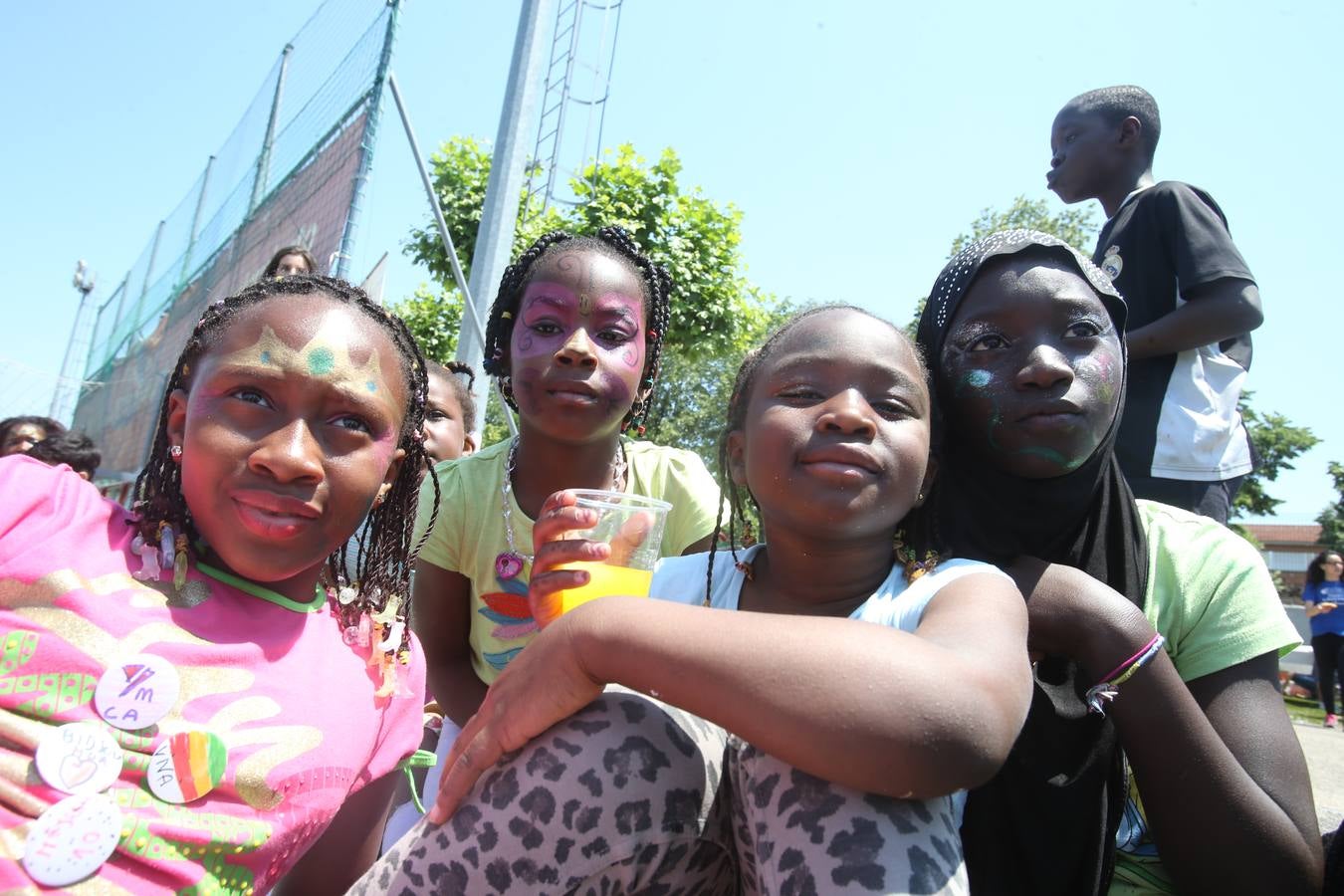 Voluntarios de &#039;la Caixa&#039; pasan la jornada con 60 niños riojanos de YMCA