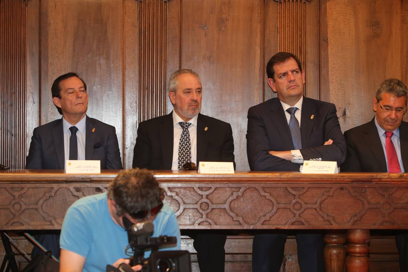 Los asistentes a la entrega de las Medallas de La Rioja