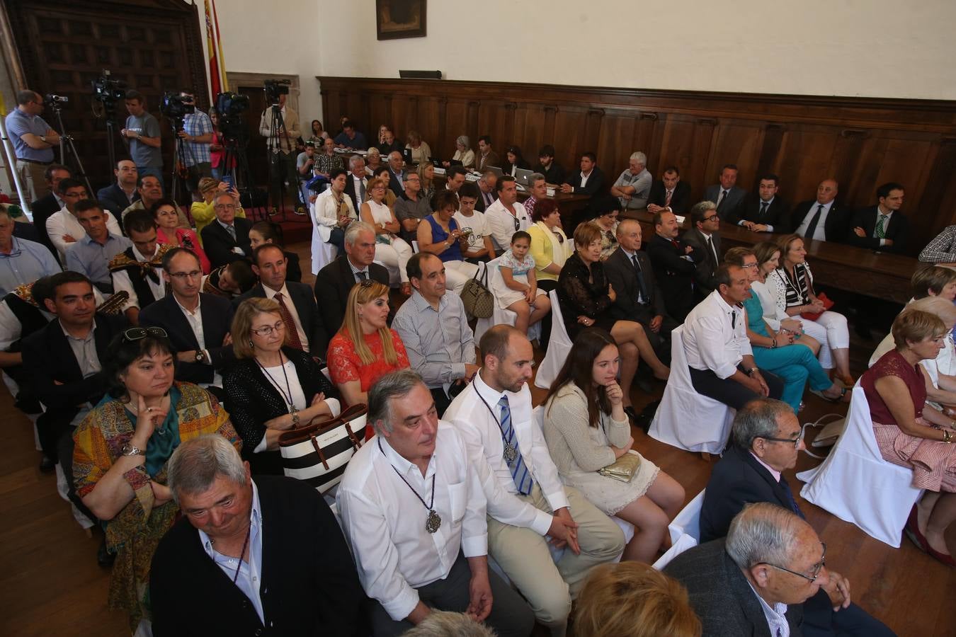 Los asistentes a la entrega de las Medallas de La Rioja