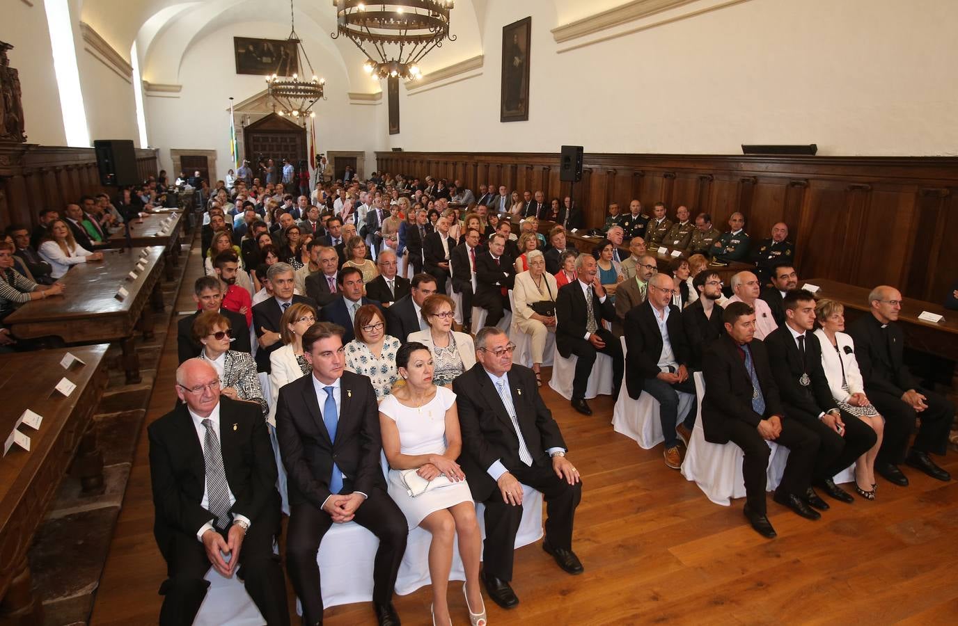 Los asistentes a la entrega de las Medallas de La Rioja