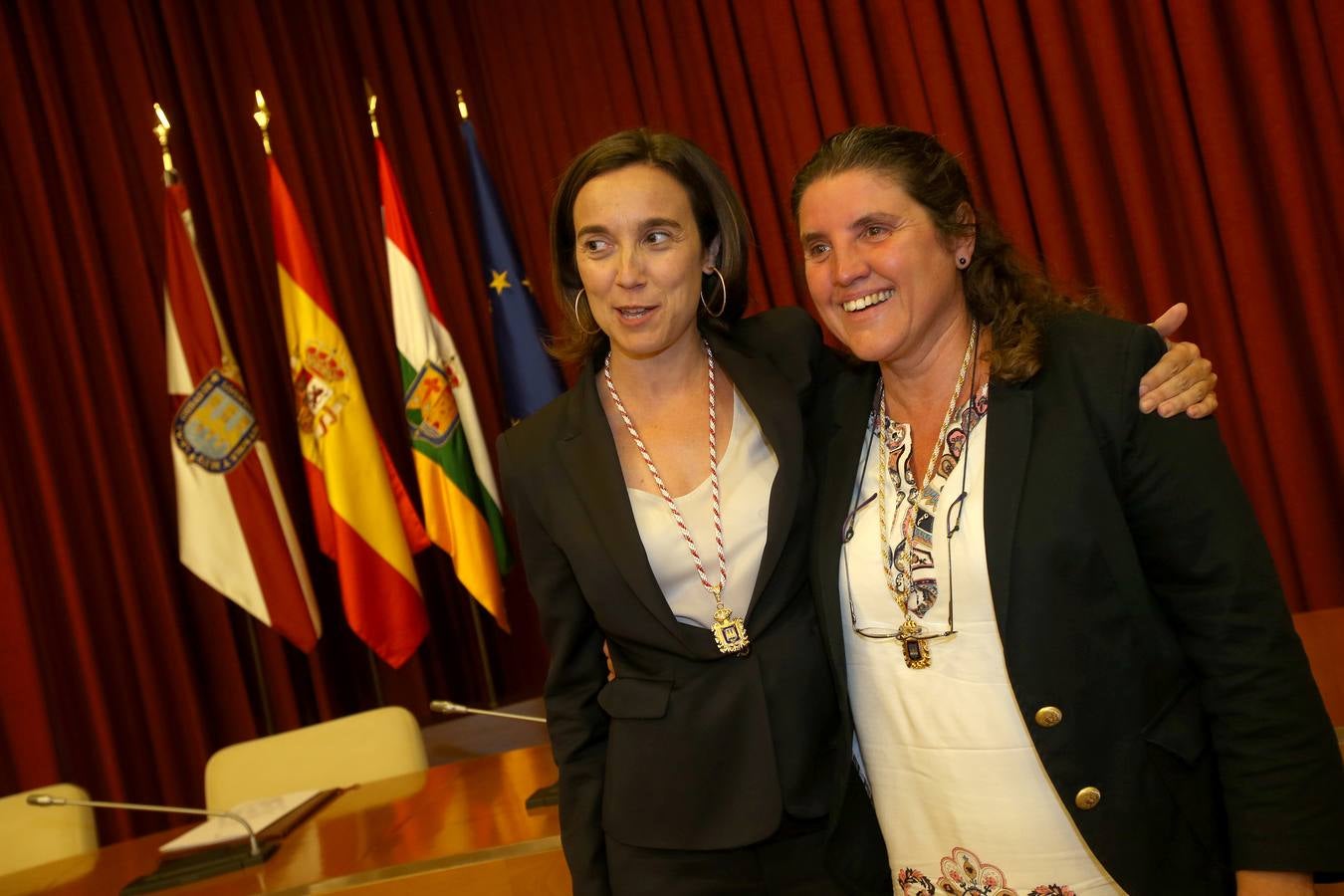 Antonio Pujades, Eugenio de La Riva y Fernando Reinares reciben las Insignias de San Bernabé