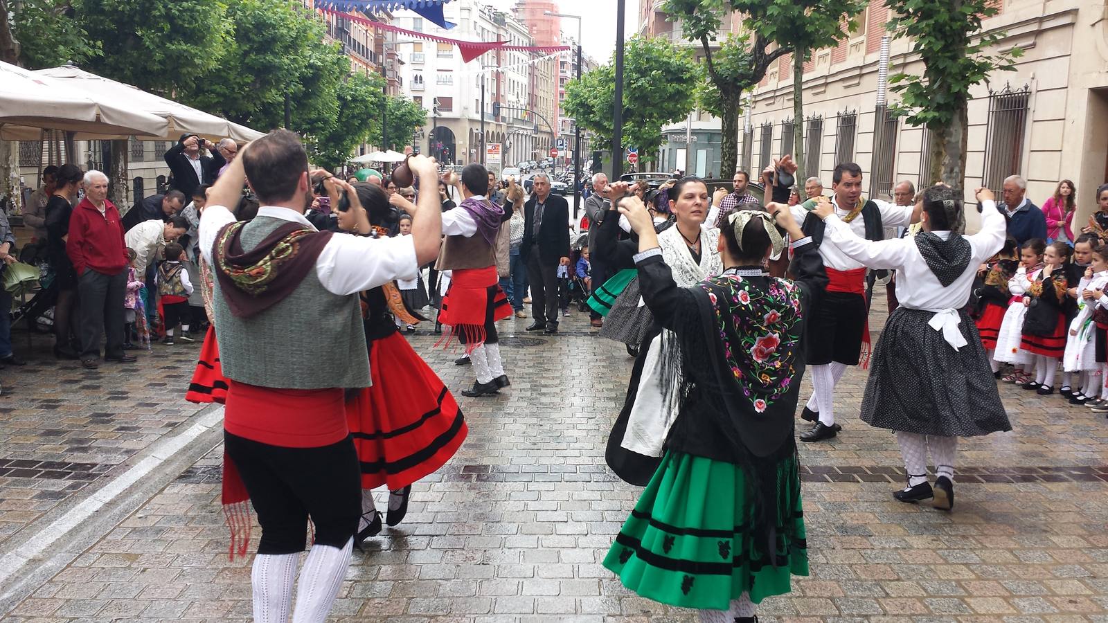 Danzas en Bretón por San Bernabé