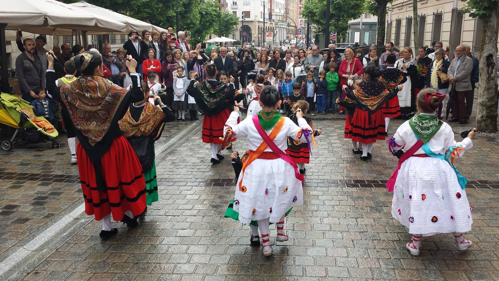 Danzas en Bretón por San Bernabé