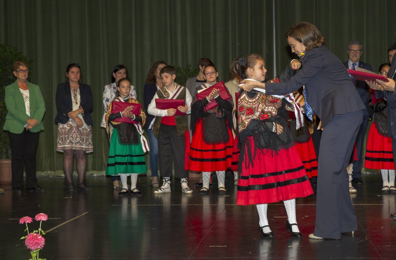 Los niños de San Bernabé reciben sus diplomas