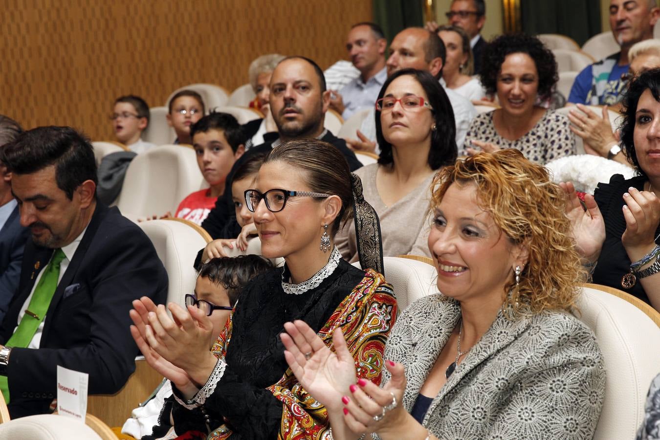 Los niños de San Bernabé reciben sus diplomas