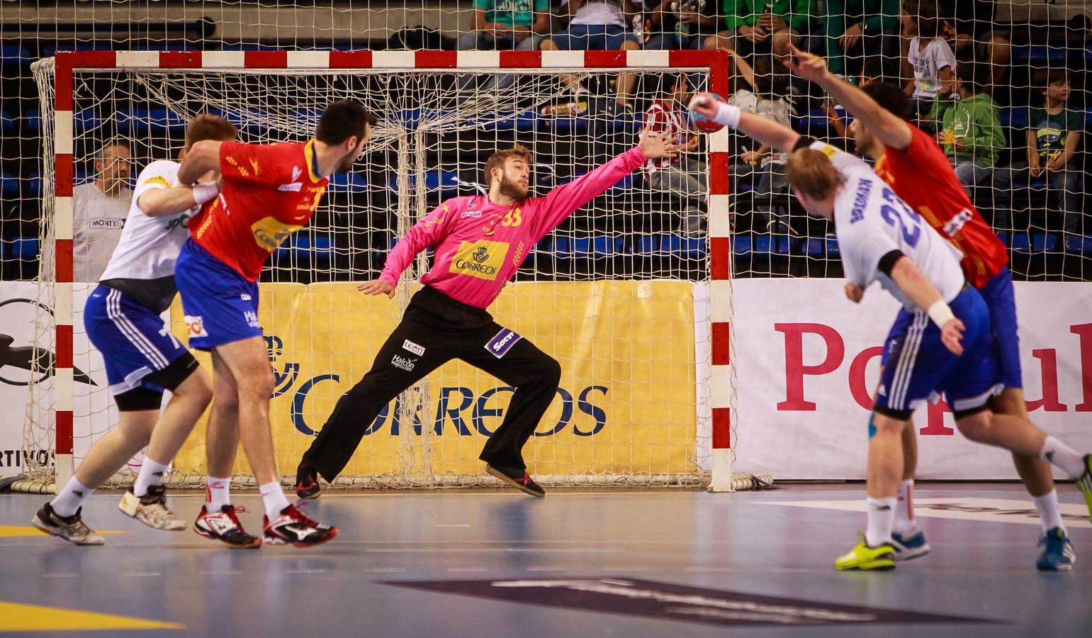 España supera con comodidad a Finlandia (39-16)