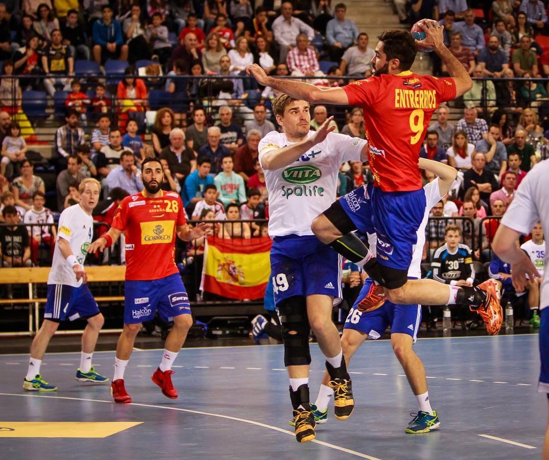 España supera con comodidad a Finlandia (39-16)