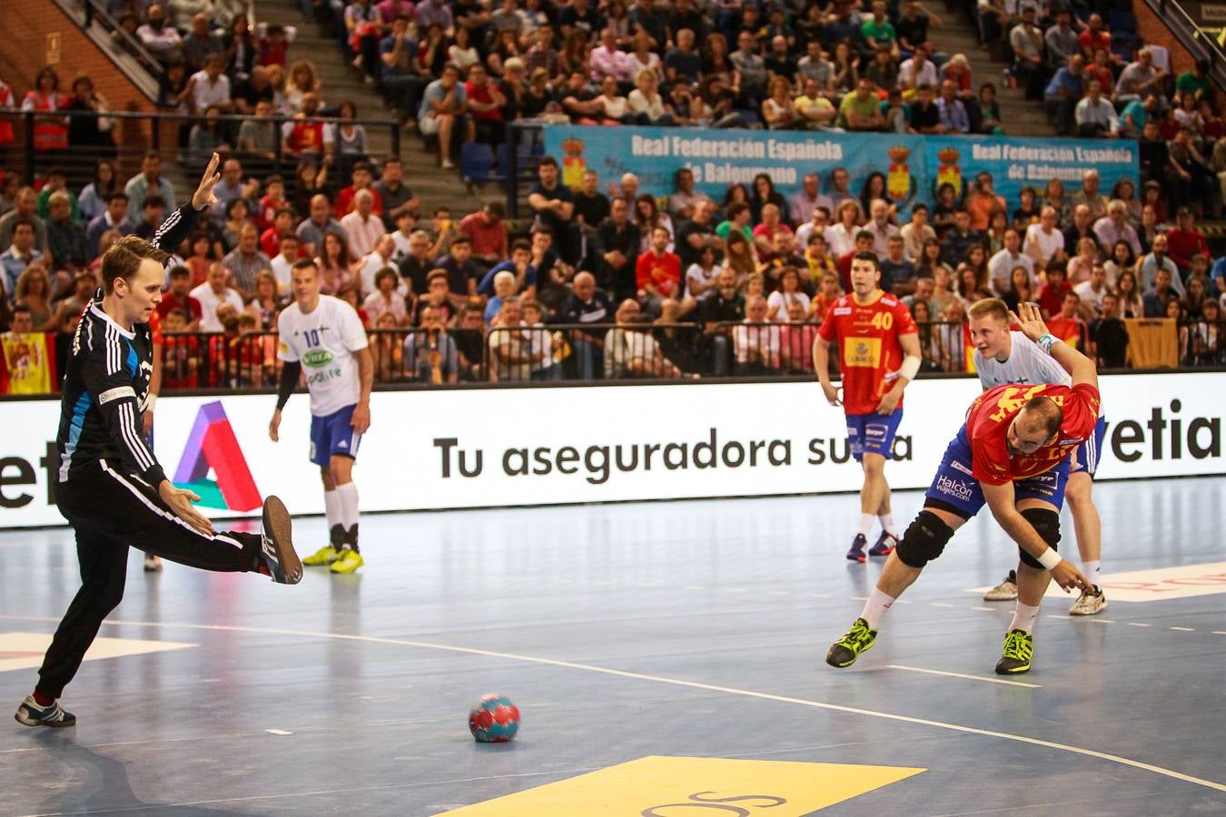 España supera con comodidad a Finlandia (39-16)