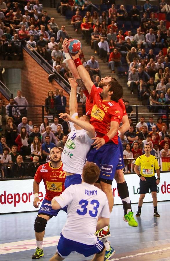 España supera con comodidad a Finlandia (39-16)