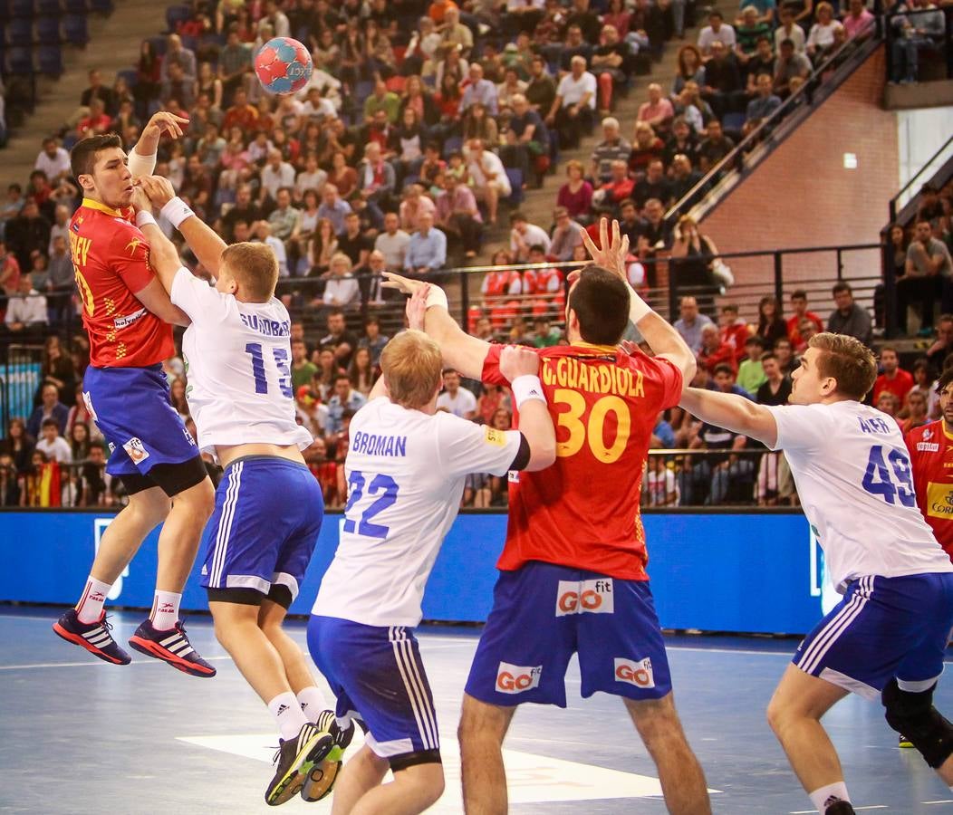 España supera con comodidad a Finlandia (39-16)