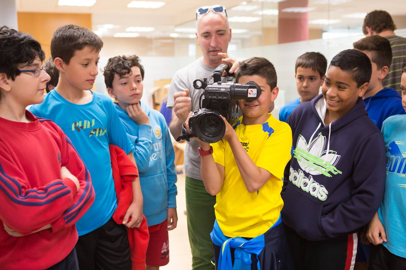 Los alumnos de 6º B del colegio Las Gaunas de Logroño visitan la multimedia de Diario LA RIOJA