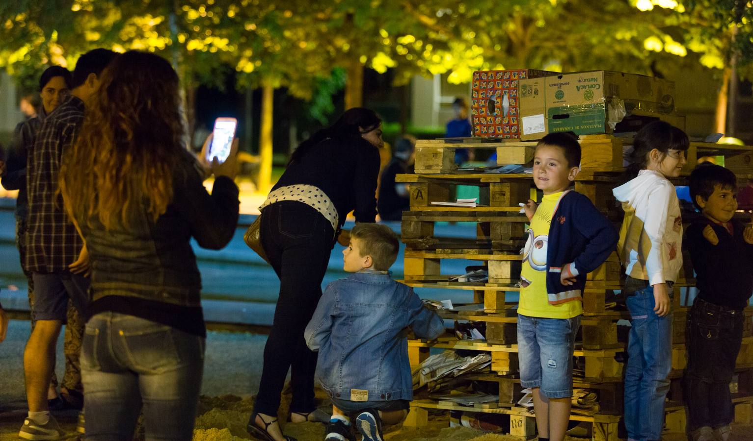 Celebración de San Juan en la logroñesa Plaza de Los Tilos