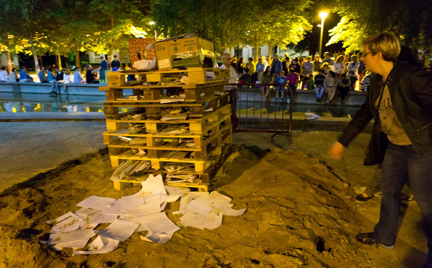 Celebración de San Juan en la logroñesa Plaza de Los Tilos