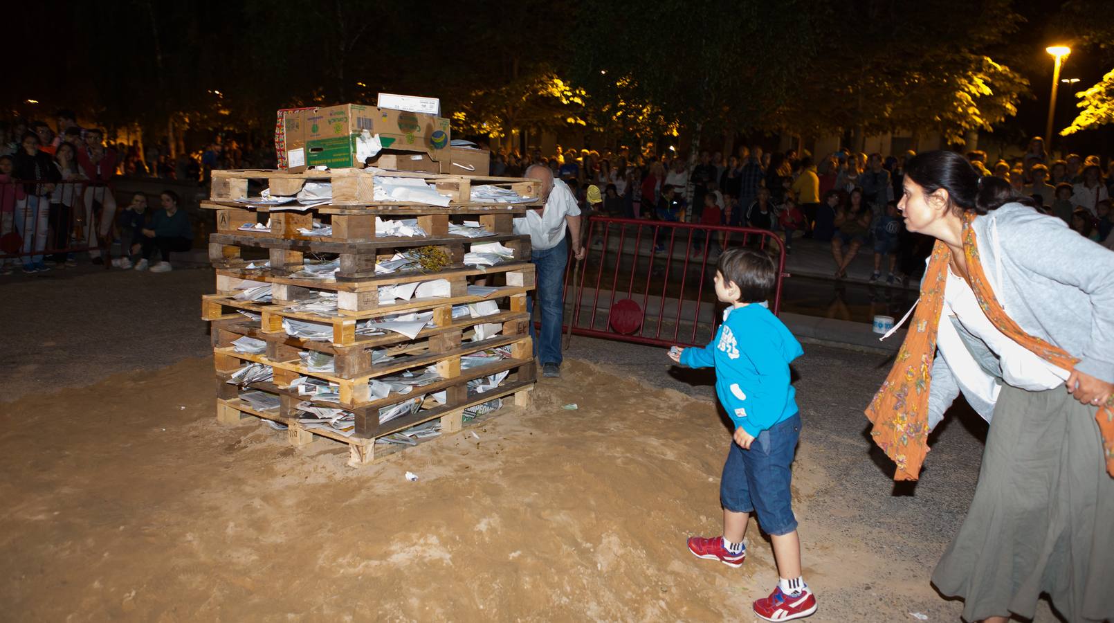 Celebración de San Juan en la logroñesa Plaza de Los Tilos