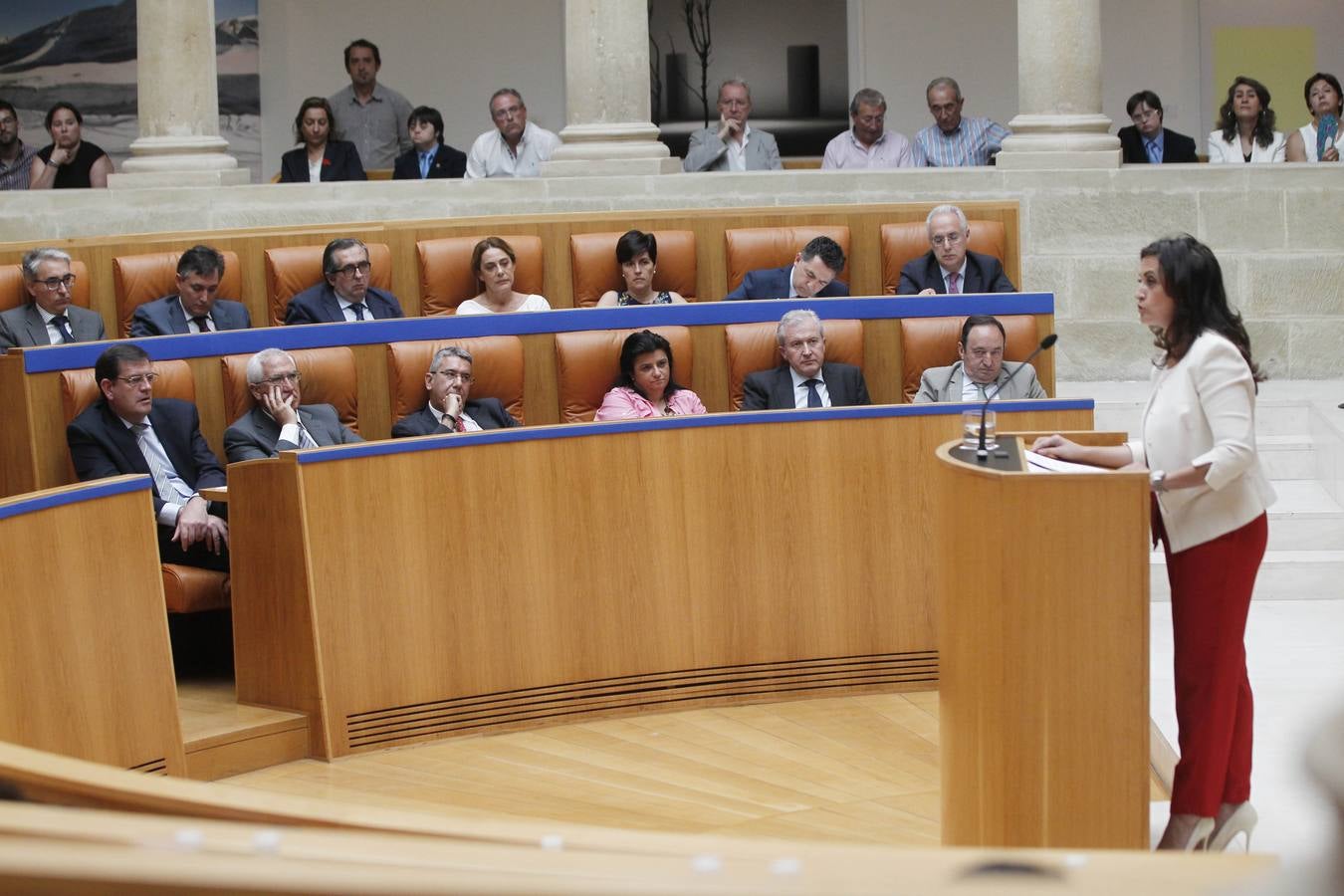 Ceniceros pierde la primera votación en el Parlamento riojano (II)