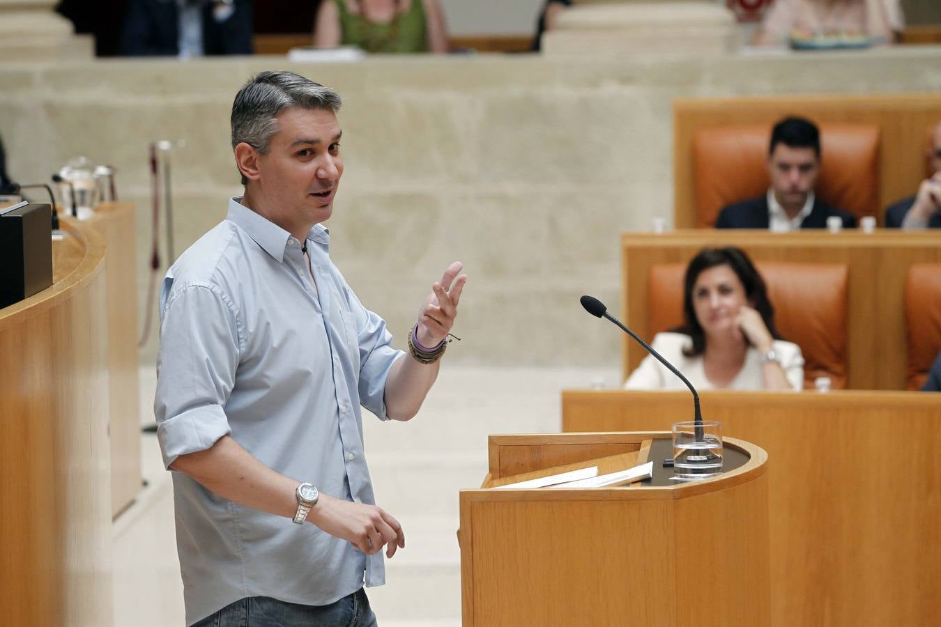 Ceniceros pierde la primera votación en el Parlamento riojano