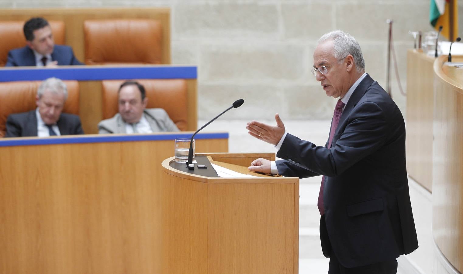 Ceniceros pierde la primera votación en el Parlamento riojano