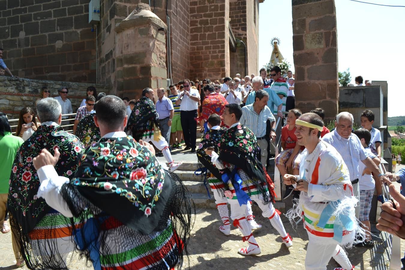 Danza y procesión de la Virgen Blanca en Ventosa