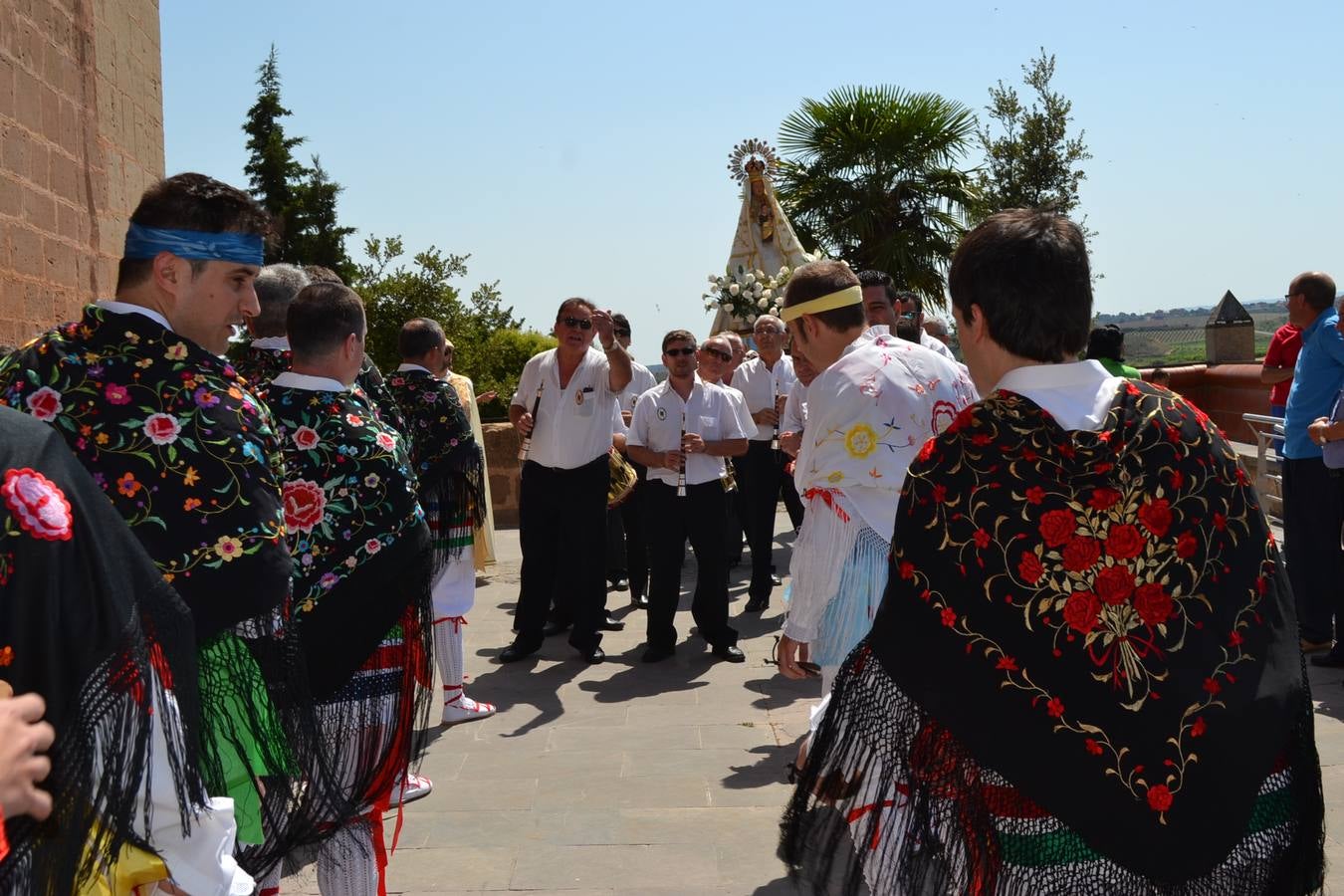 Danza y procesión de la Virgen Blanca en Ventosa