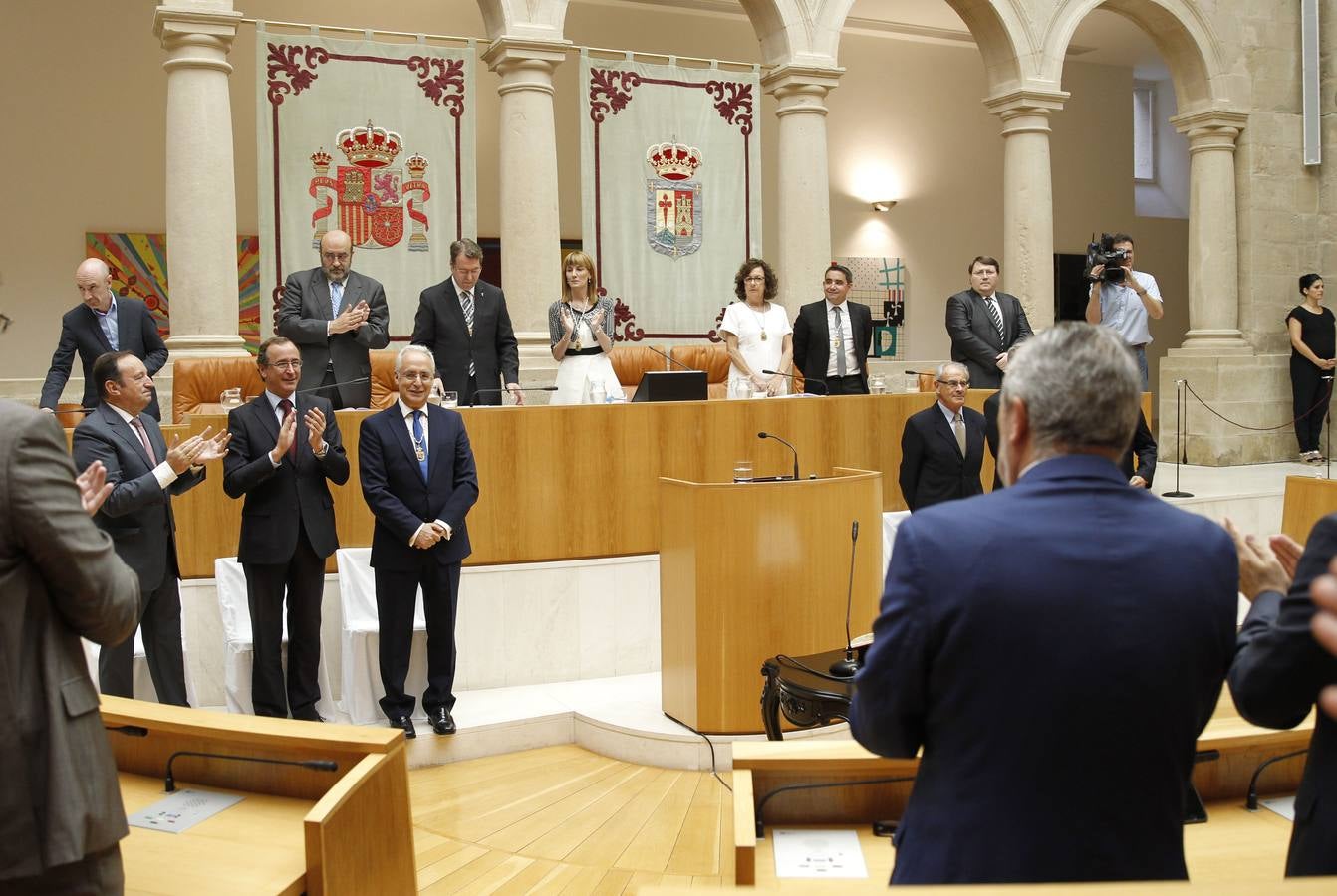 Un día histórico en el Parlamento riojano