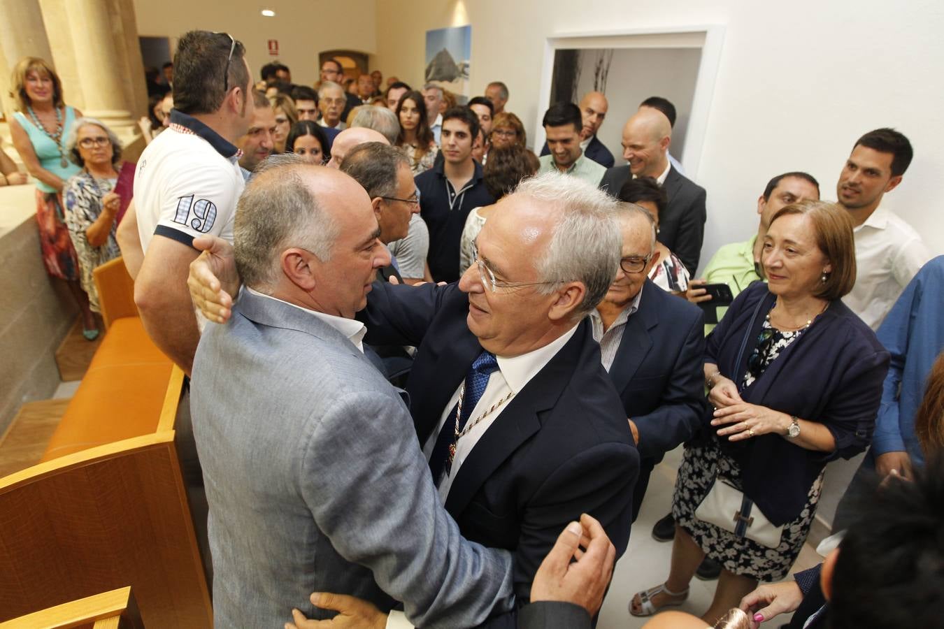 Un día histórico en el Parlamento riojano