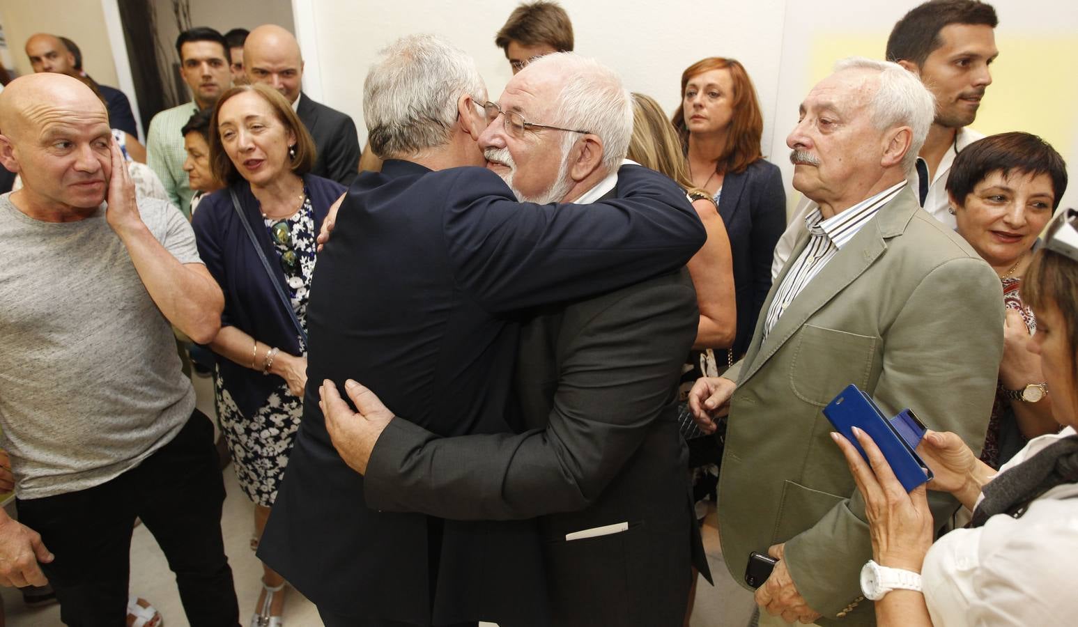 Un día histórico en el Parlamento riojano