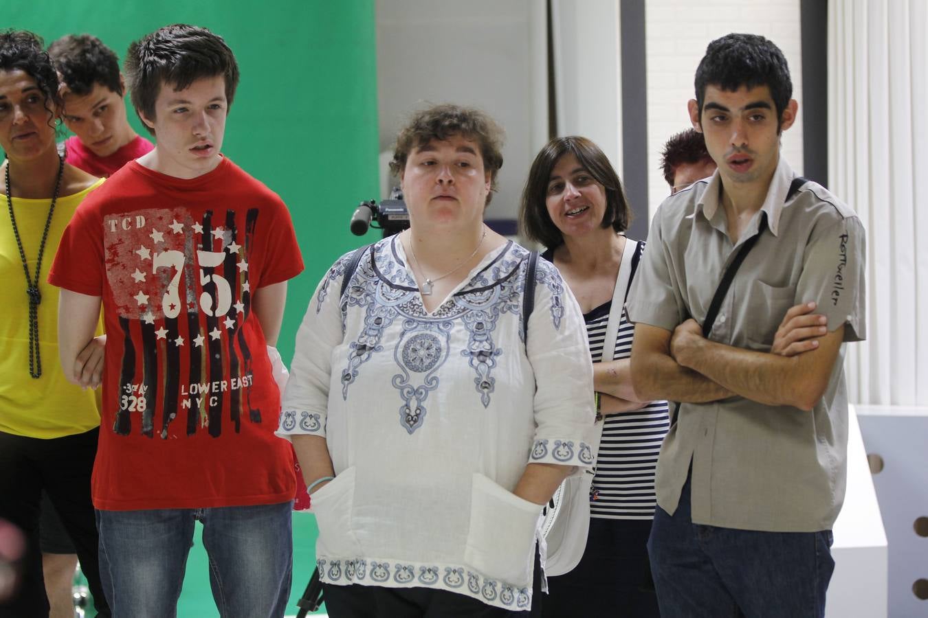 Los alumnos del curso de Comunicación y Protocolo organizado por FEAPS La Rioja visitan la multimedia de Diario LA RIOJA