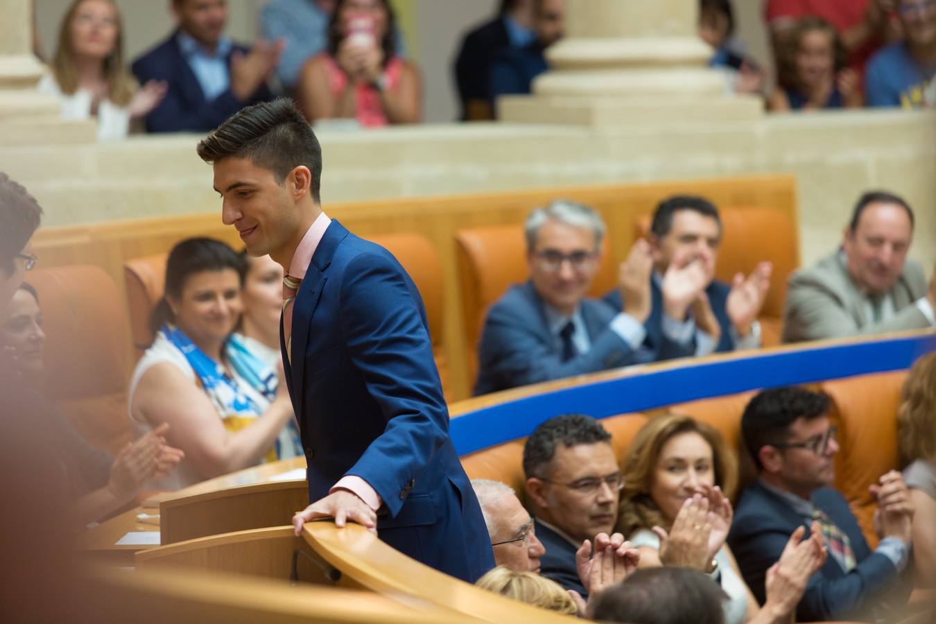 Del Río y Azofra toman posesión de diputados en el Parlamento riojano