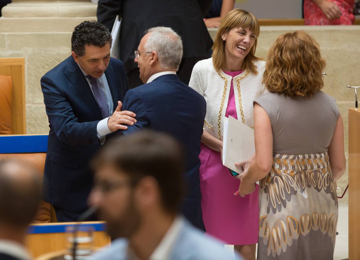 Del Río y Azofra toman posesión de diputados en el Parlamento riojano