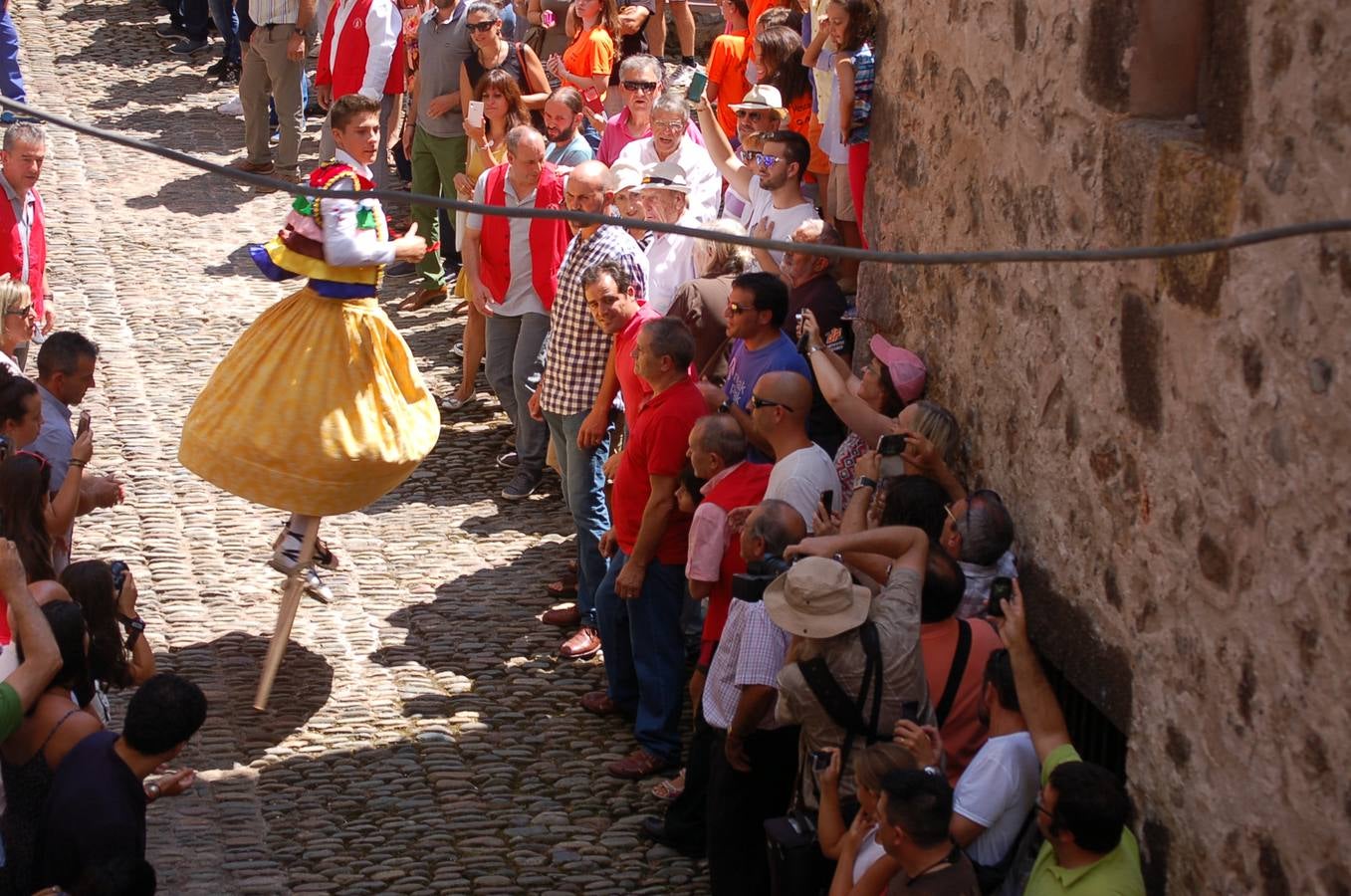 Los danzadores cumplieron con la santa