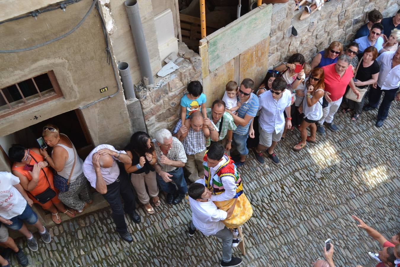 Los danzadores cumplieron con la santa