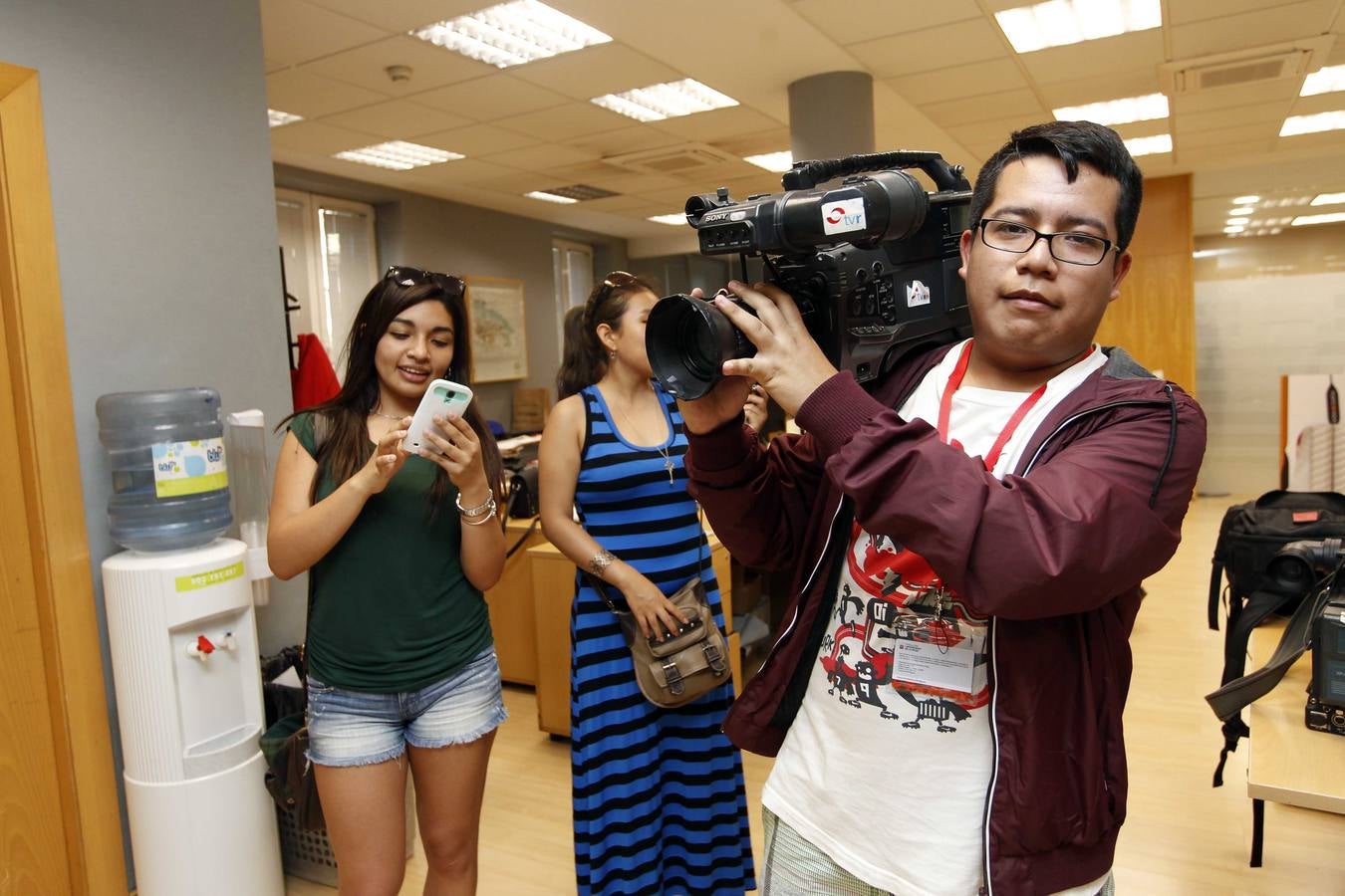 Universitarios peruanos visitan Diario LA RIOJA