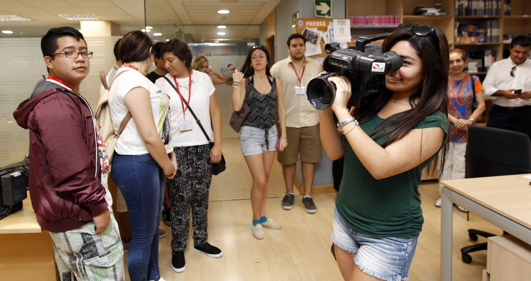 Universitarios peruanos visitan Diario LA RIOJA