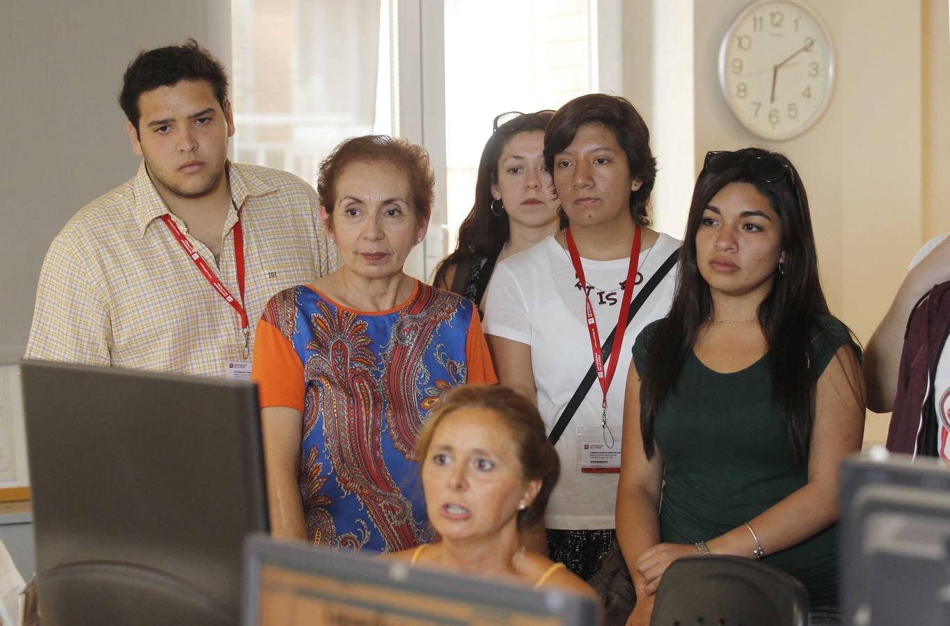 Universitarios peruanos visitan Diario LA RIOJA