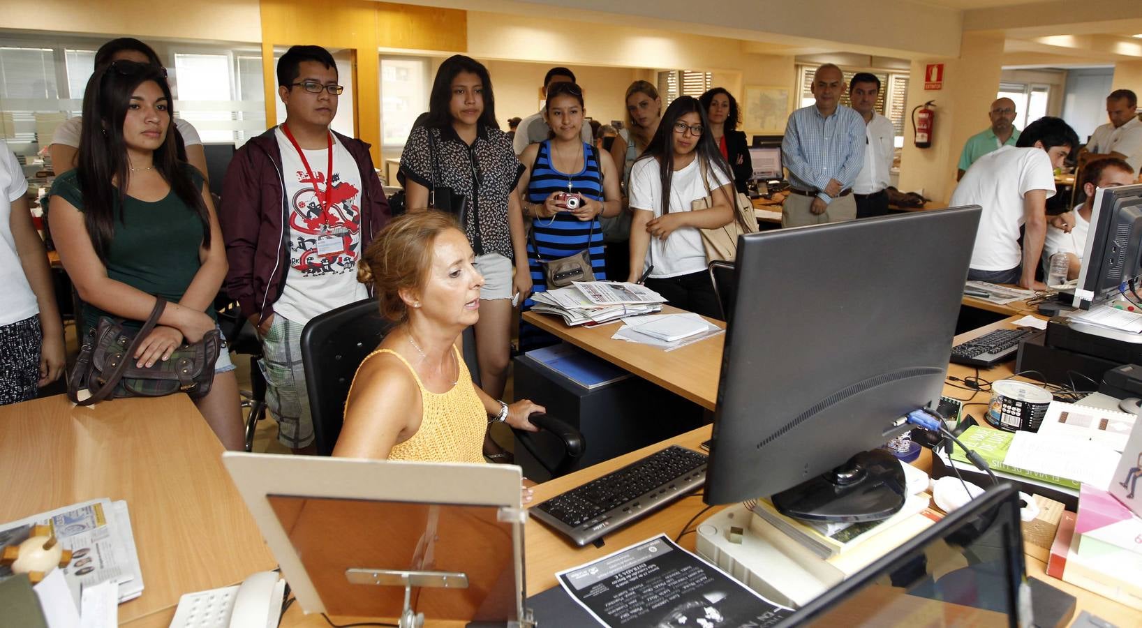 Universitarios peruanos visitan Diario LA RIOJA