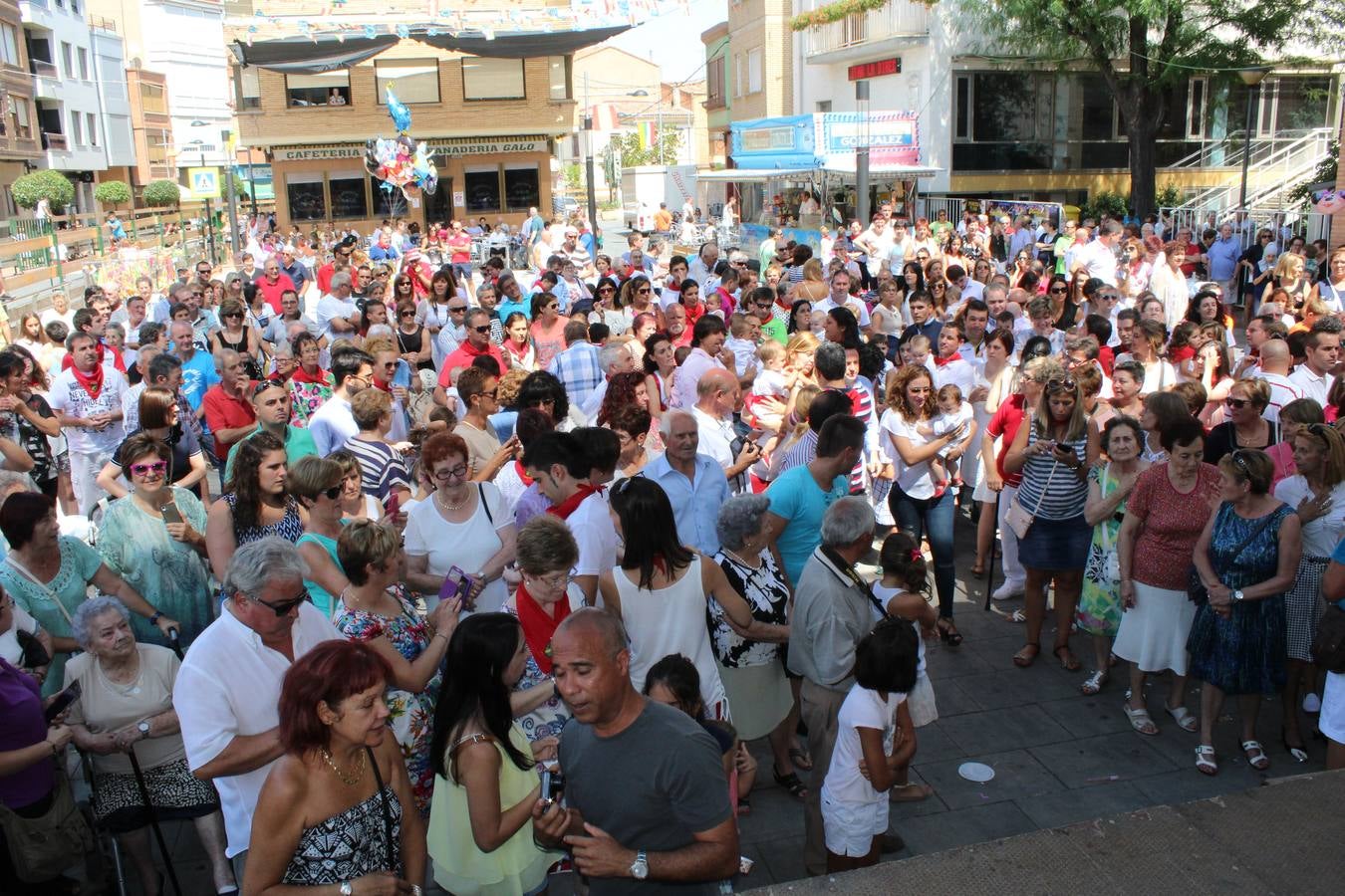 Rincón impone el pañuelo de fiestas a los niños nacidos en el último año