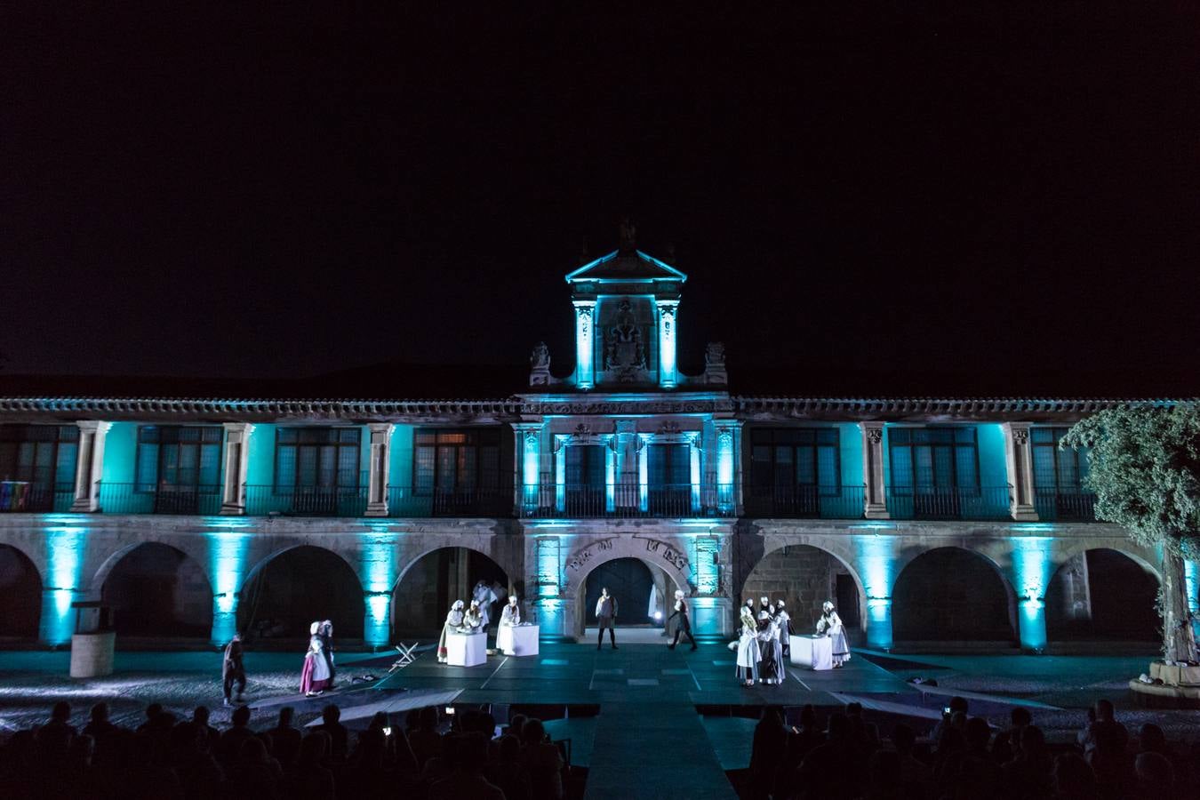 Los &#039;Milagros del Santo&#039; suben el telón