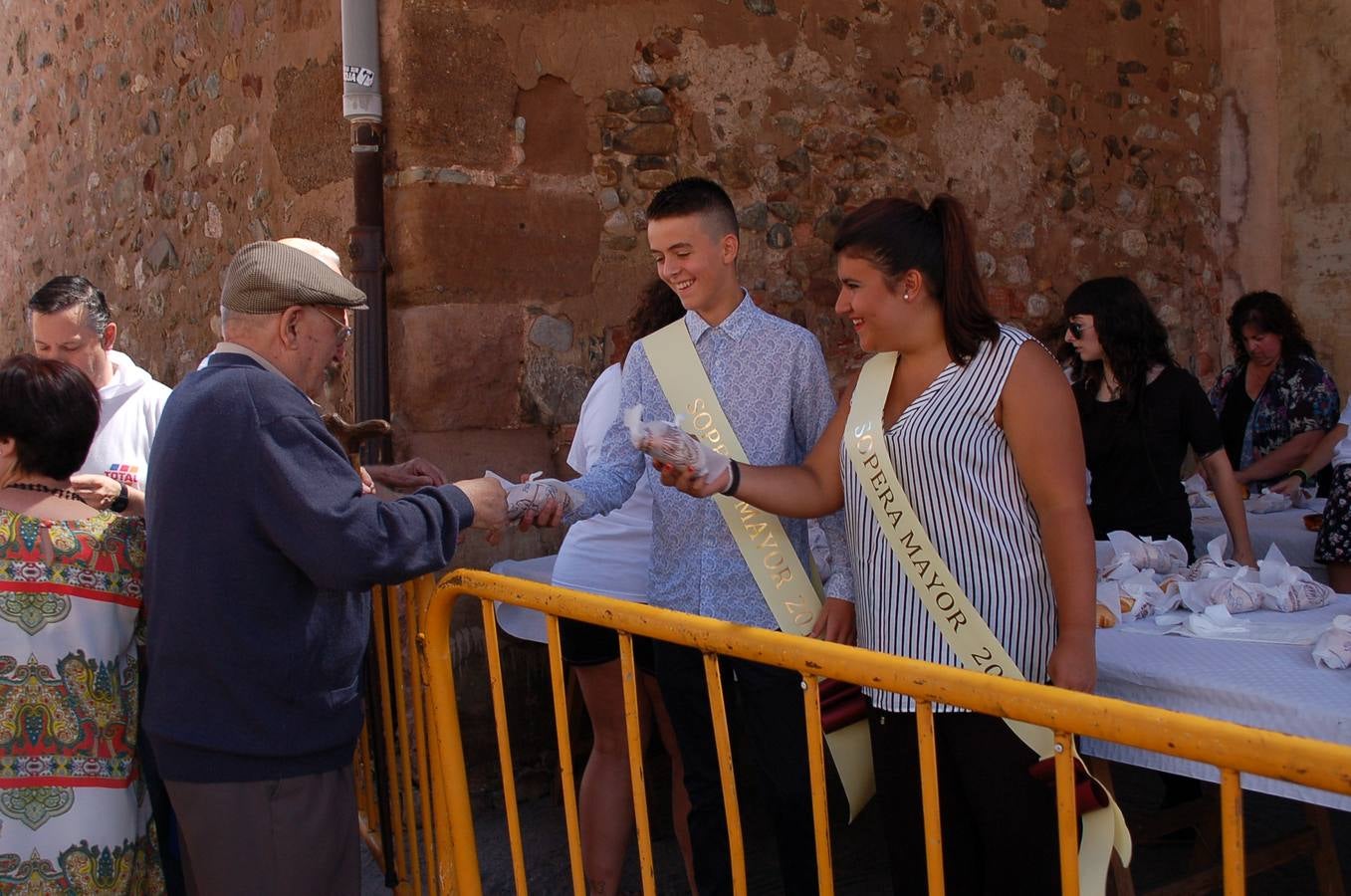 Proclamación de los Soperos y fiesta del Vino chorizo y pan en Badarán