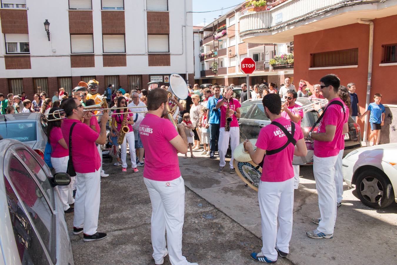 Los gigantes y cabezudos protagonizan la segunda jornada festiva en Ezcaray