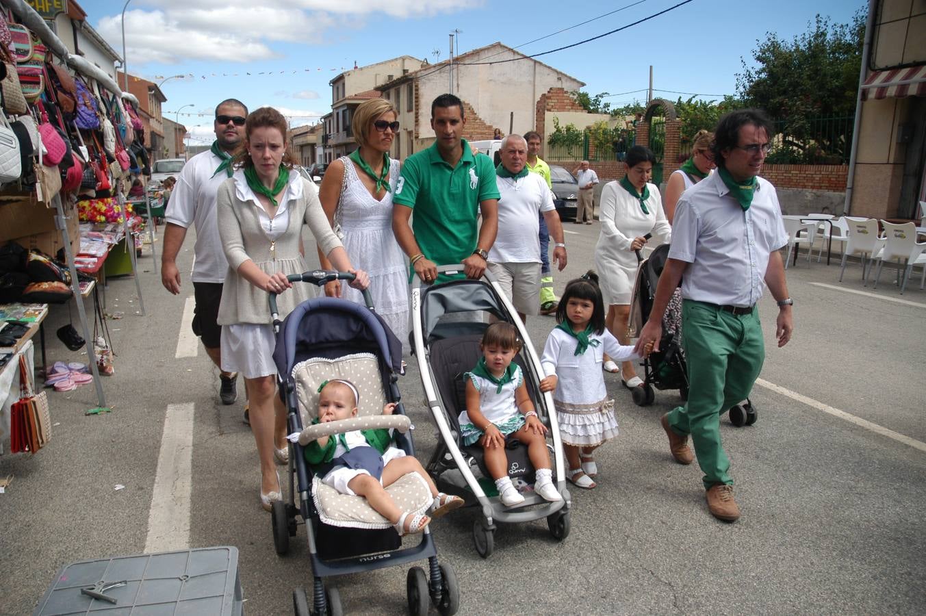 Procesión y ofrenda de flores en honor a la Virgen del Rosario y San Vicente Ferrer en Valverde