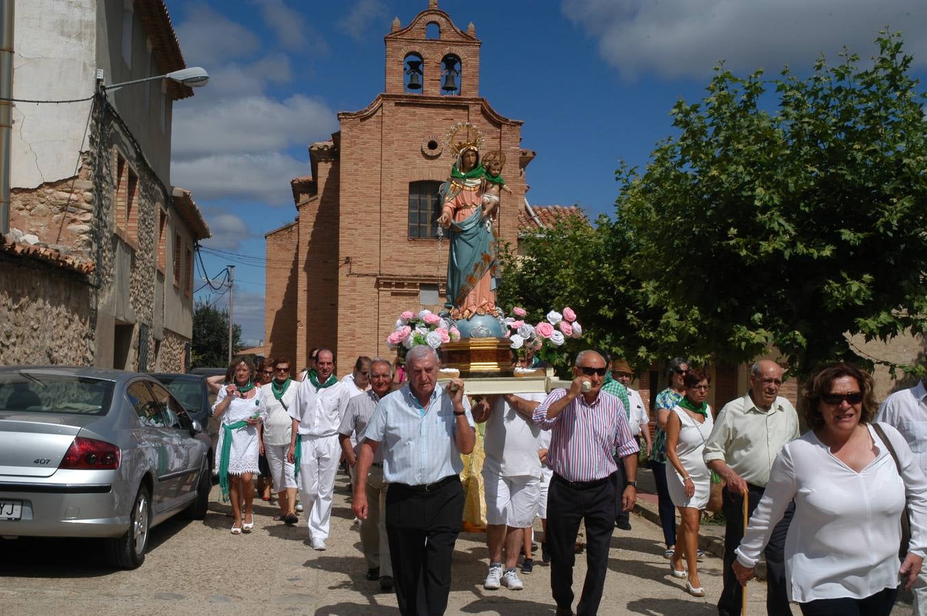 Procesión y ofrenda de flores en honor a la Virgen del Rosario y San Vicente Ferrer en Valverde