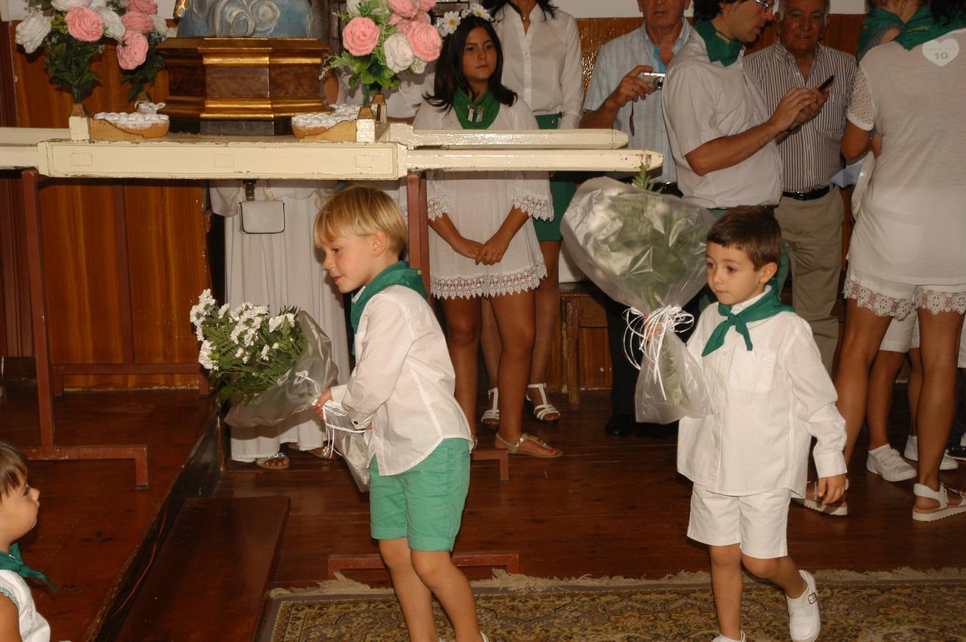 Procesión y ofrenda de flores en honor a la Virgen del Rosario y San Vicente Ferrer en Valverde