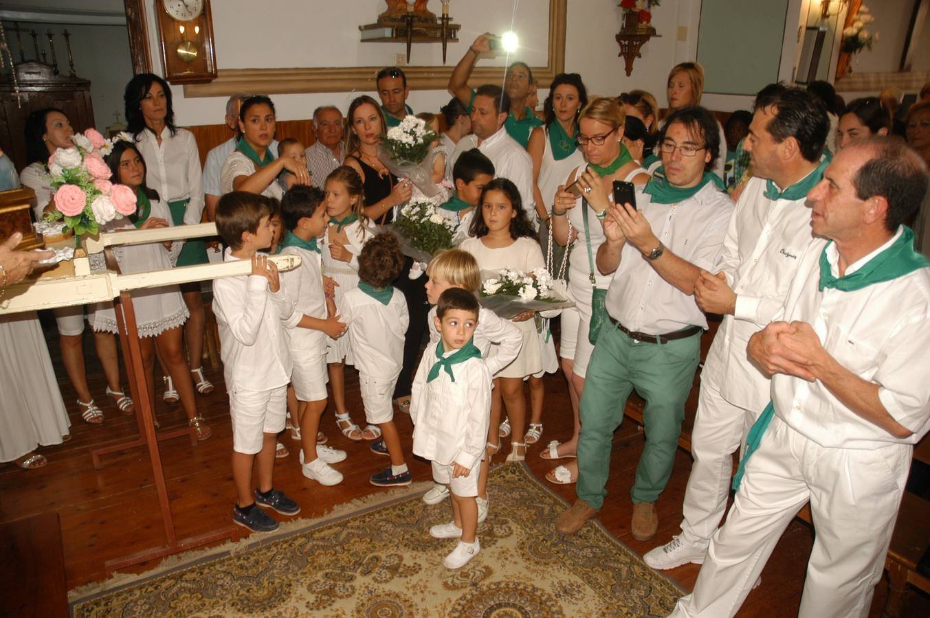 Procesión y ofrenda de flores en honor a la Virgen del Rosario y San Vicente Ferrer en Valverde