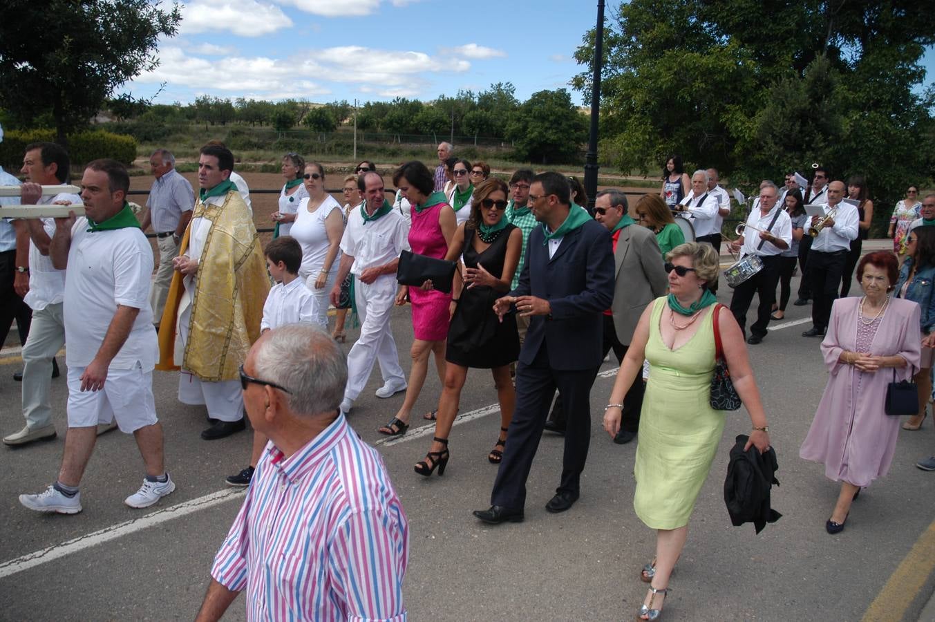 Procesión y ofrenda de flores en honor a la Virgen del Rosario y San Vicente Ferrer en Valverde