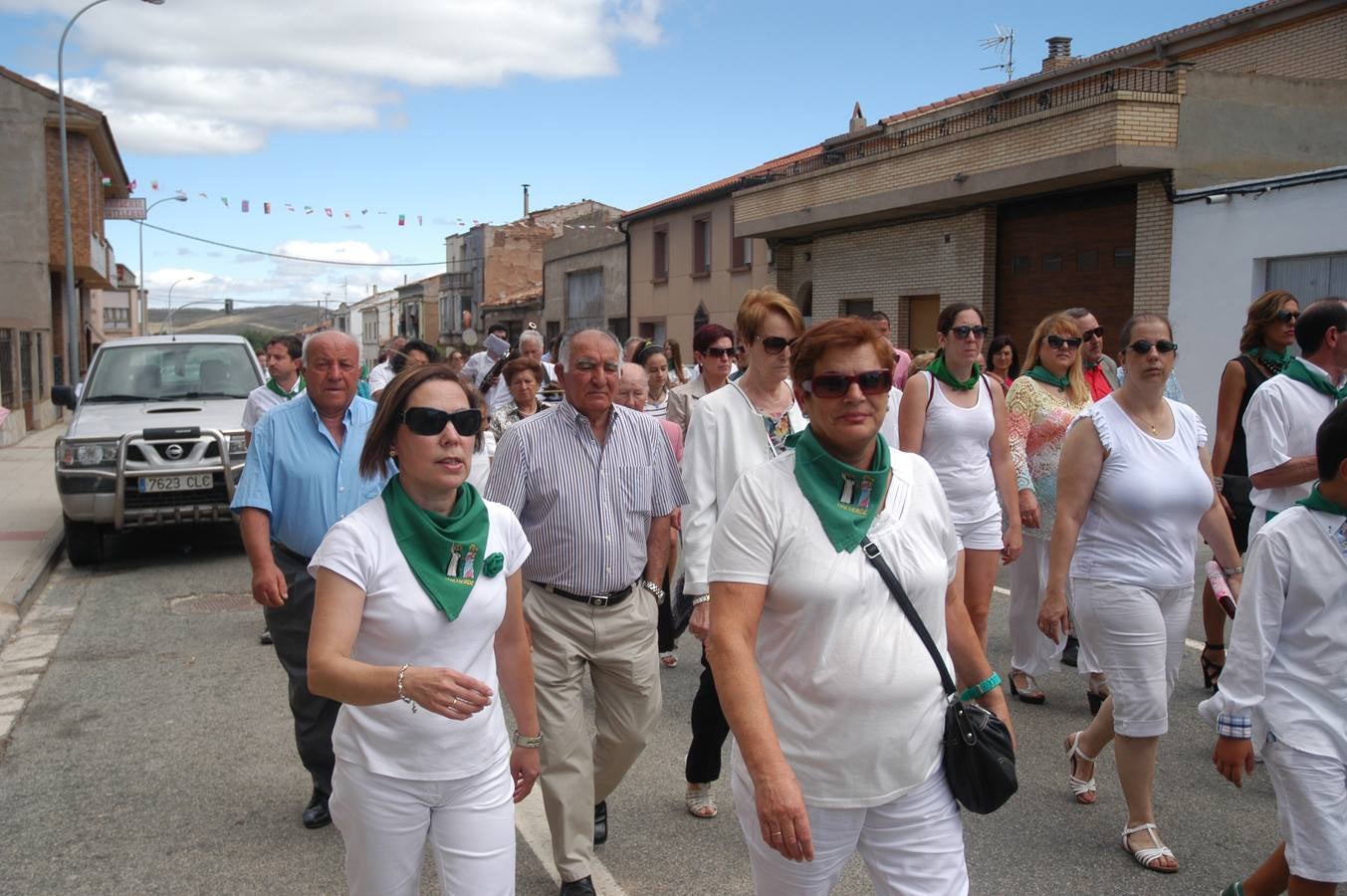 Procesión y ofrenda de flores en honor a la Virgen del Rosario y San Vicente Ferrer en Valverde