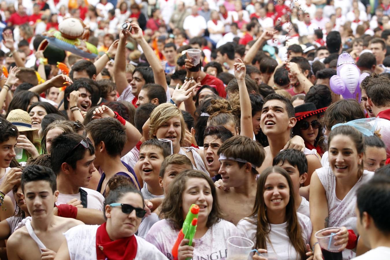 El chupinazo desata la fiesta en Alfaro