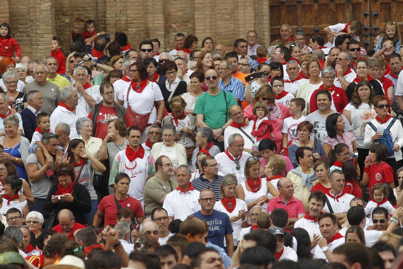 El chupinazo desata la fiesta en Alfaro